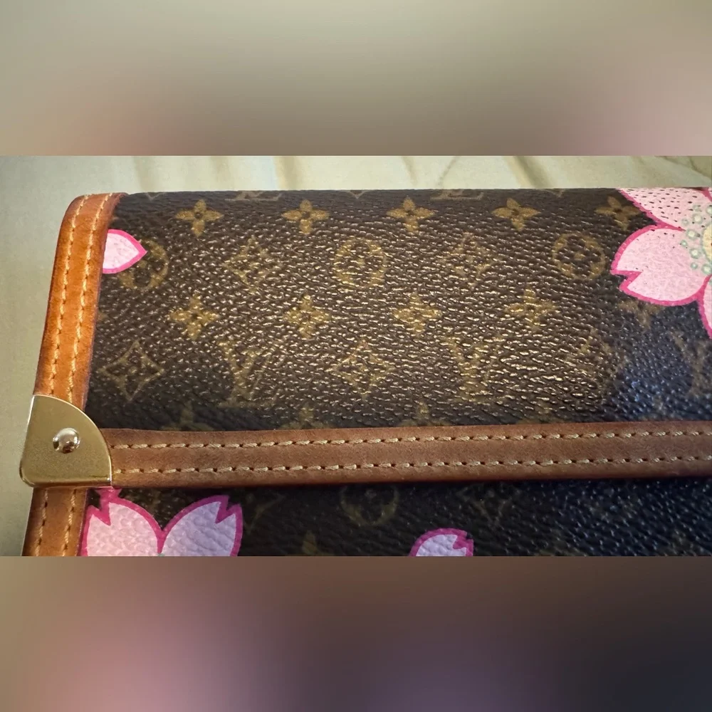 Limited Edition Louis Vuitton x Murakami Cherry Blossom Continental Wallet - Picture 4 of 8